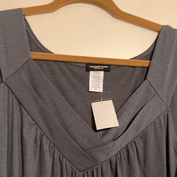Perception Woman dark gray sleeveless shirt NWT - Picture 2 of 4